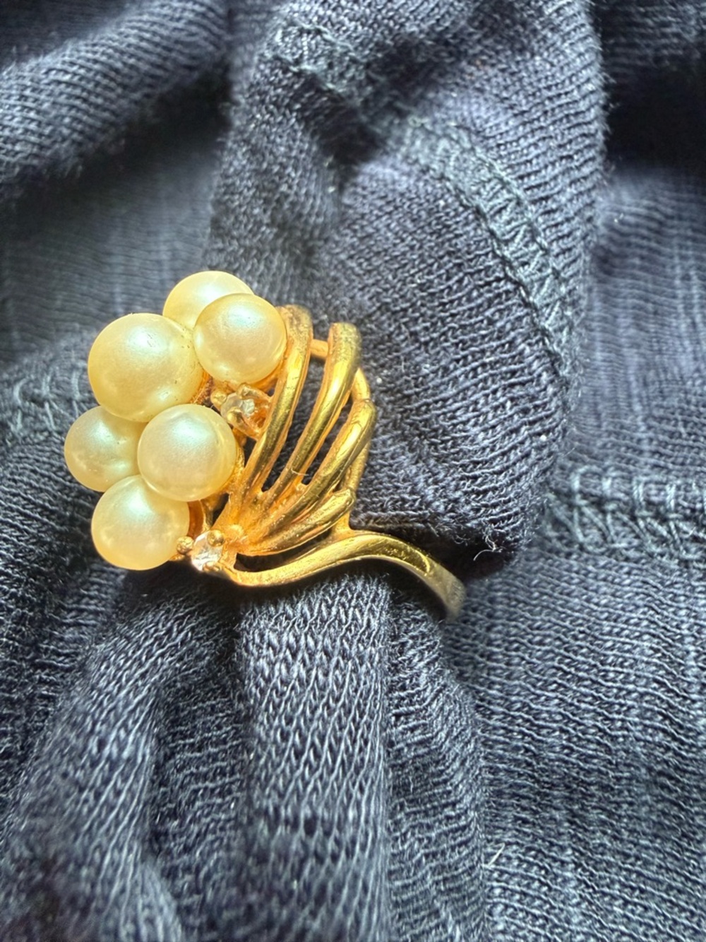 Elegant Gold Pearl Cluster Ring